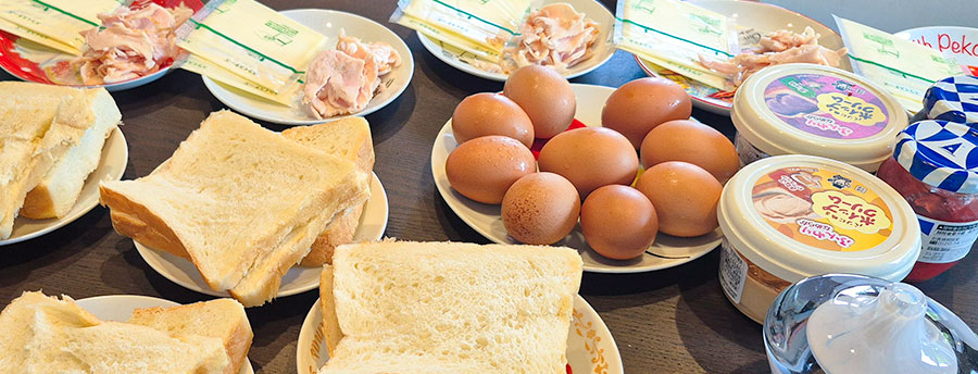 社内の様子:ケーキ＆パンの日